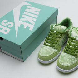 Yeezysale Nike SB Dunk Low Strange Love Green