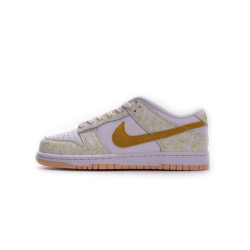 Yeezysale Nike SB Dunk Low Yellow Strike