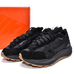 Yeezysale Nike Vaporwaffle sacai Black Gum