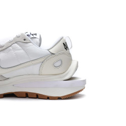 Yeezysale Nike Vaporwaffle sacai Sail Gum