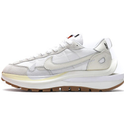 Yeezysale Nike Vaporwaffle sacai Sail Gum