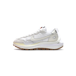 Yeezysale Nike Vaporwaffle sacai Sail Gum